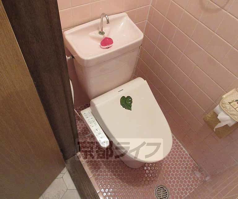 トイレ　ウォシュレット付です！