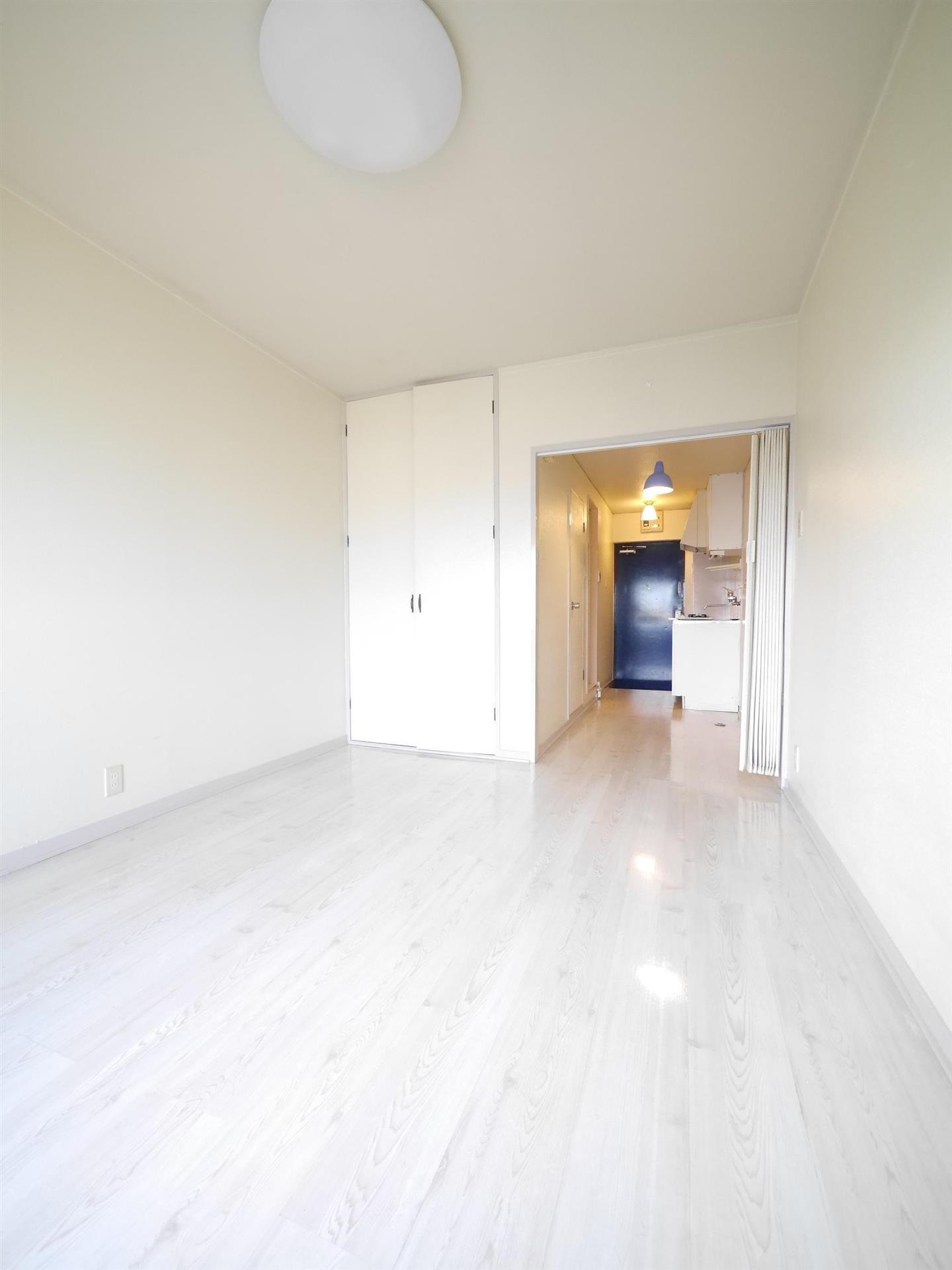 ロイヤルハイツ折尾2号館の居間写真