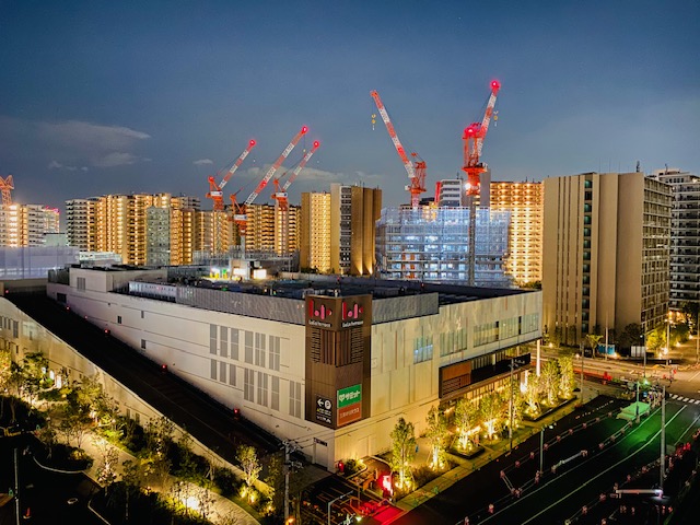 ショッピングセンター　ララテラス晴海（ショッピングセンター）まで82m