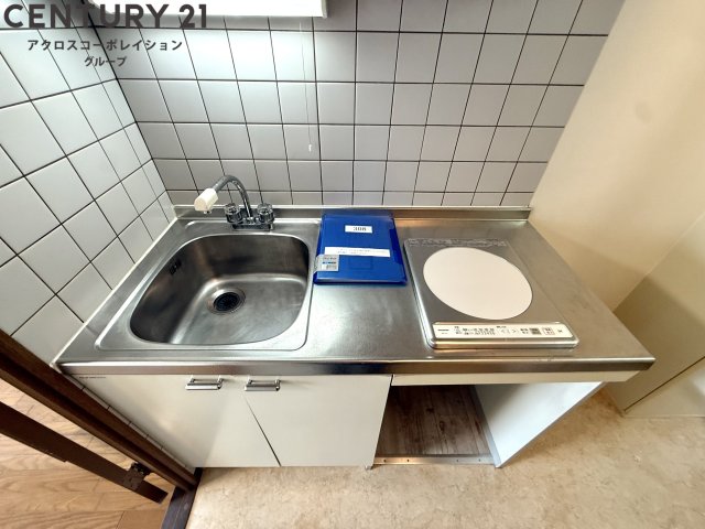 キッチン　１口IHコンロ付きのシンプルなキッチン