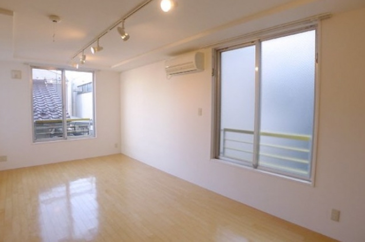 居室・リビング　※別部屋の参考写真です。