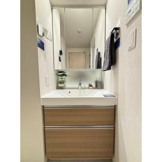 洗面設備　写真は同タイプ住居です。