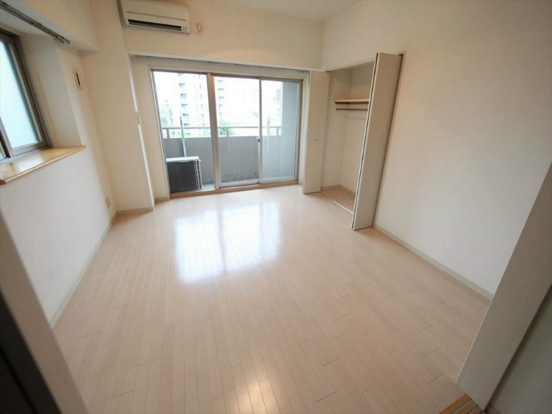 居室・リビング　洋室10..0帖　ＬＤＫ8帖と繋げても仕切っても使えます