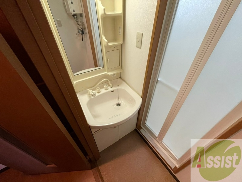 洗面設備　こちらに洗面台があります。朝の洗顔はこちらで。