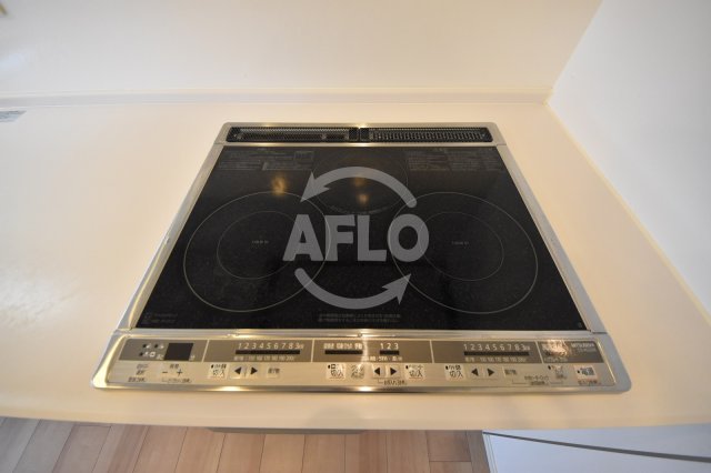 キッチン　ロジュマンタワー梅田　ＩＨ3口システムキッチン（グリル付き）