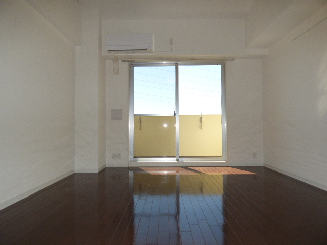 居室・リビング　★落ち付いた感じの室内です★