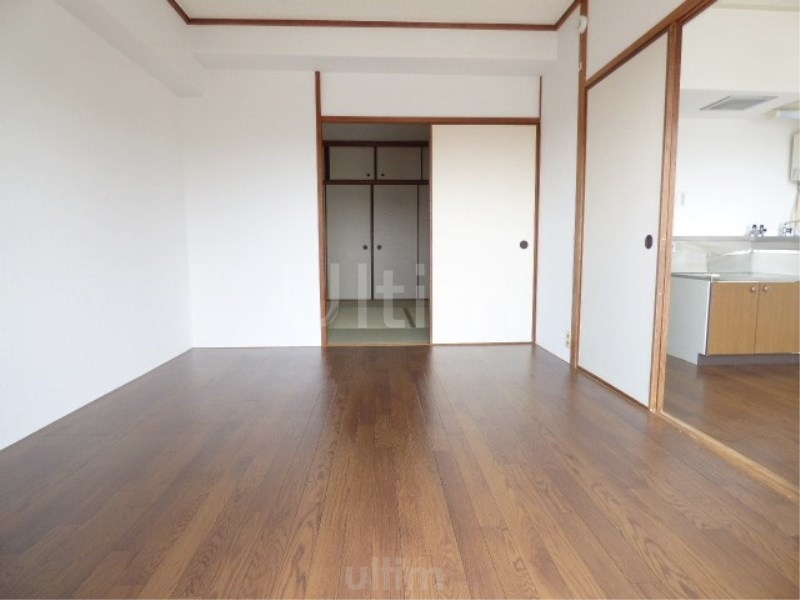 居室・リビング　室内