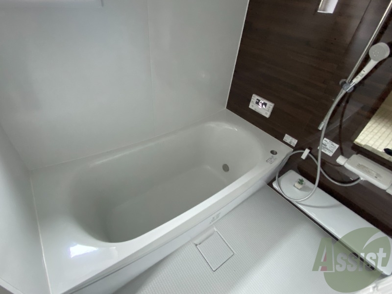 バス・シャワールーム　この広さのお風呂は、憧れですね。