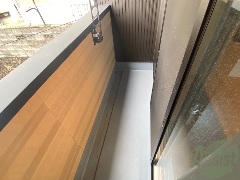 バルコニー　こちらのバルコニーで洗濯物干もばっちりです。