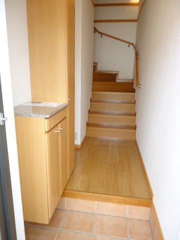 玄関　収納もある玄関です