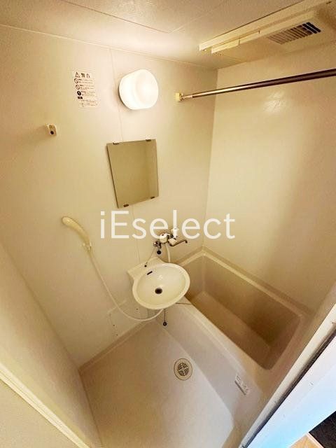 バス・シャワールーム　雨の日に便利な浴室乾燥機