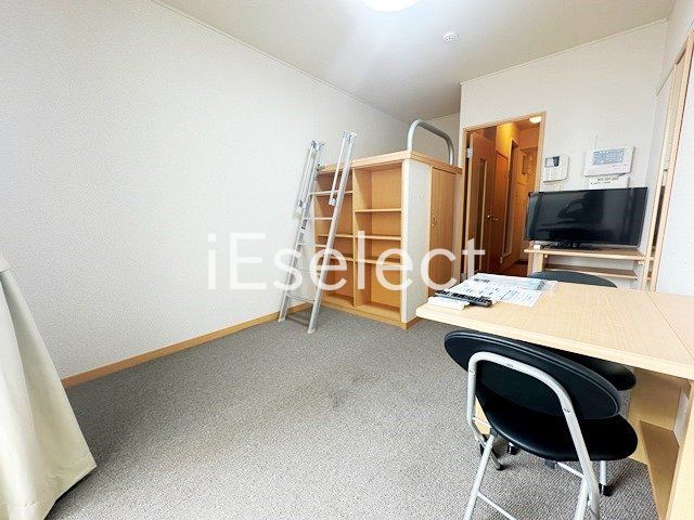 居室・リビング　家具家電付きで楽々入居