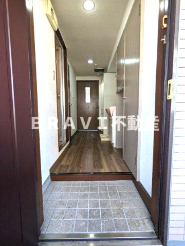 玄関　【エミグラント・N】収納豊富な玄関です