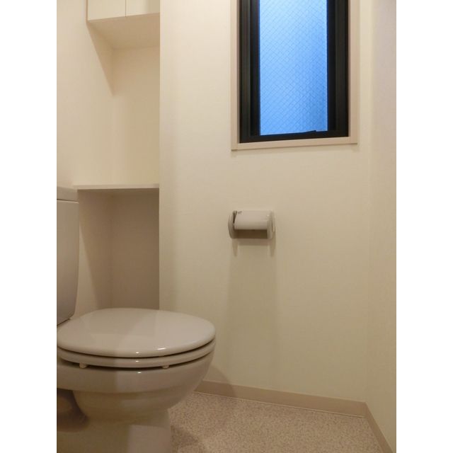 トイレ　窓があります。