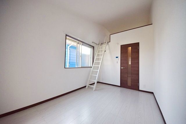 居室・リビング　★天井高いです★