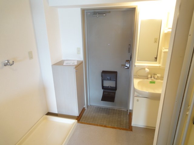 玄関　同物件別号室