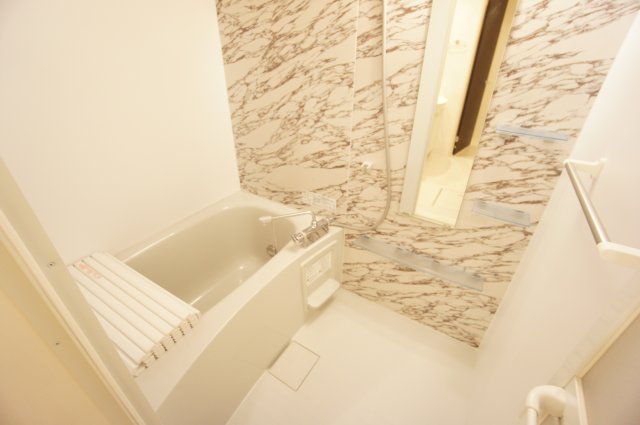 バス・シャワールーム　同施工会社、同型タイプです