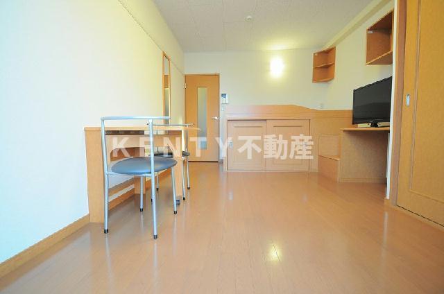 居室・リビング　こちらのリビングで趣味の時間をお楽しみください