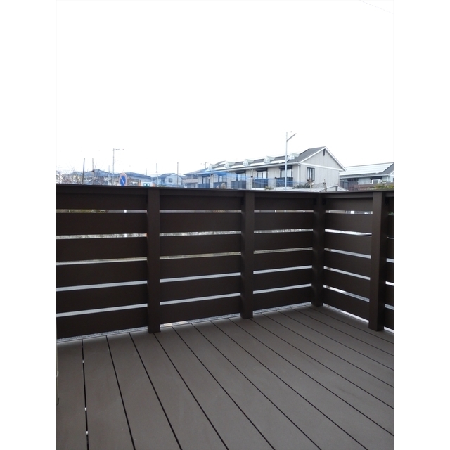 バルコニー　ウッドデッキ