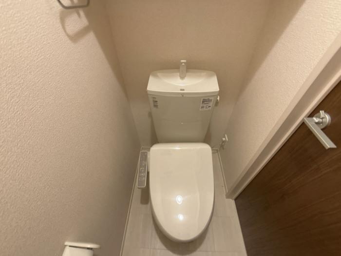 トイレ　温水洗浄便座