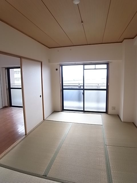 その他部屋・スペース　広くて明るい寝室