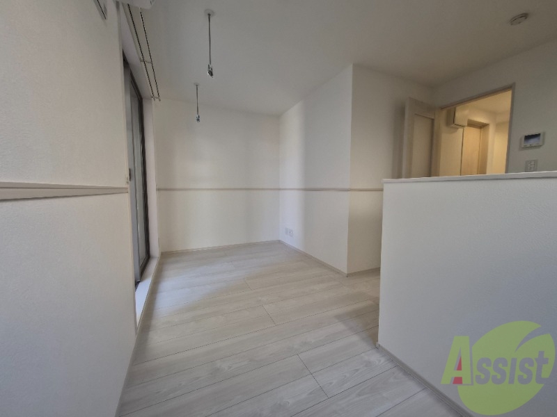 居室・リビング　広くきれいなリビングは明るい光も良く差します。