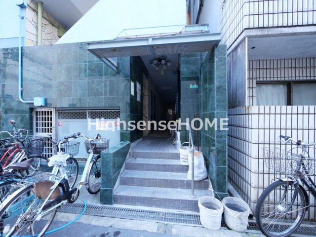エントランス　建物の内部です