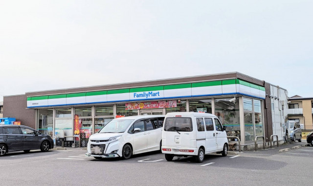 コンビニ　ファミリーマート　茂原東部台店（コンビニ）まで900m