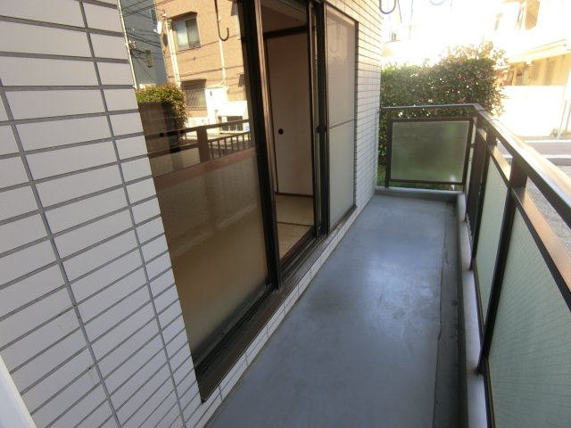 バルコニー　他のお部屋の参考写真となります。
