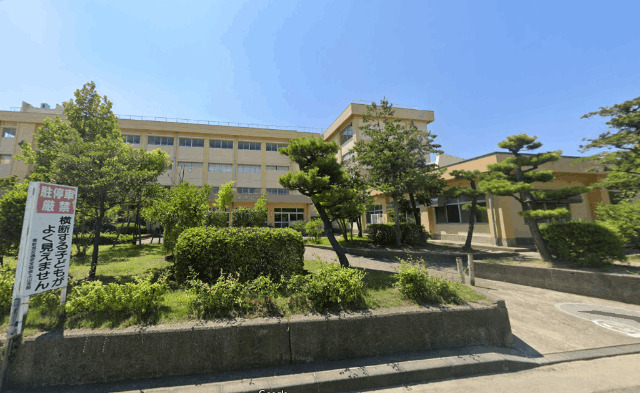 小学校　新潟市立上山小学校（小学校）まで1004m