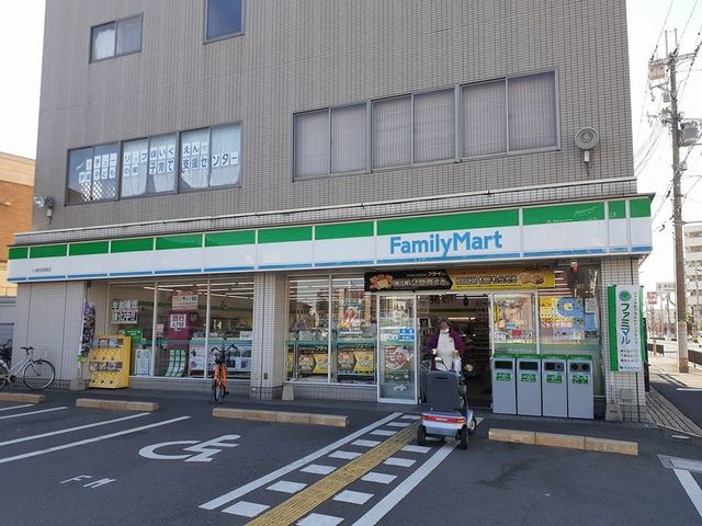 コンビニ　ファミリーマート様（コンビニ）まで500m