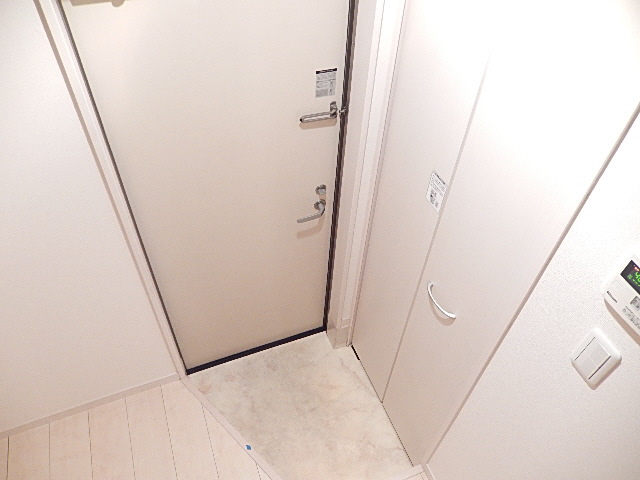玄関　1号室の画像参照
