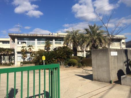 中学校　周陽中学校（中学校）まで750m