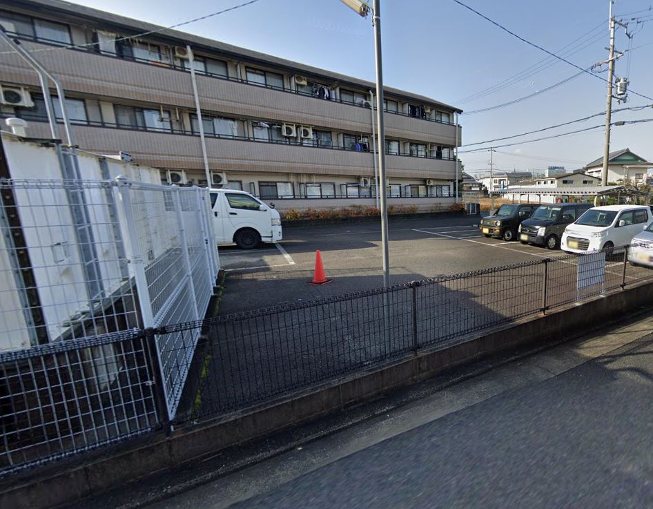 駐車場　駐車場があるので、車を買う予定の方も安心です