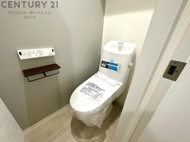 トイレ　温水洗浄便座付きのトイレです♪
