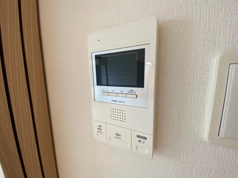 セキュリティ　ＴＶモニター付インターホンです。来客者の顔が見えるので安心！