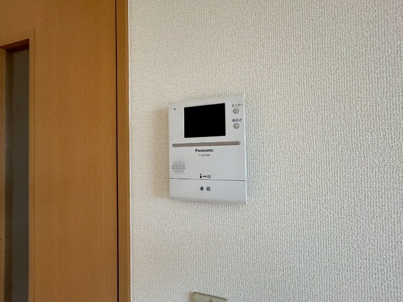セキュリティ　ＴＶモニター付インターホンです。来客者の顔が見えるので安心！