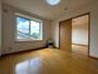 居室・リビング　リビングです。窓が大きくて明るいお部屋ですね！