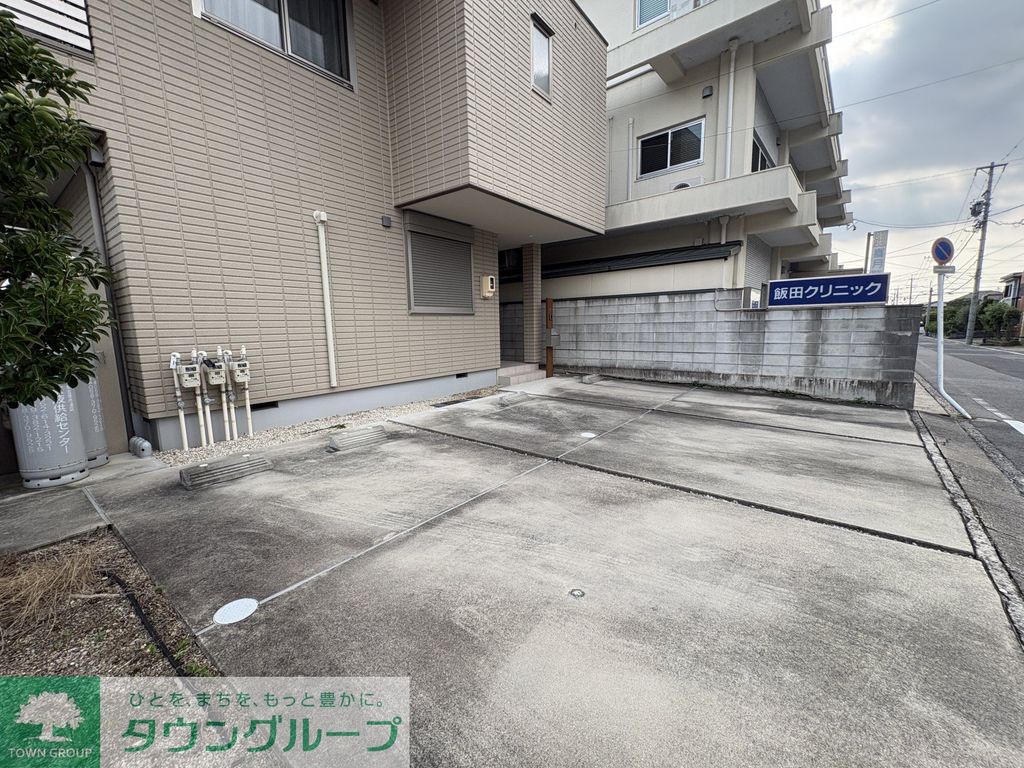 駐車場　駐車場