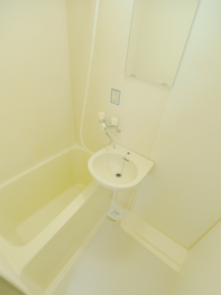 バス・シャワールーム　※別部屋のお写真です。参考下さい。