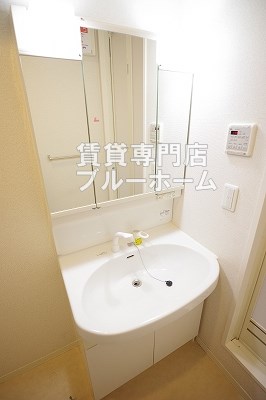洗面設備　３面鏡のシャンプードレッサーです！