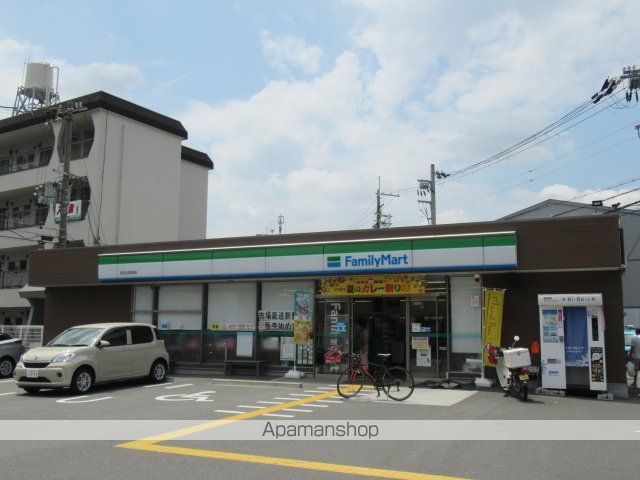 コンビニ　ファミリーマート（コンビニ）まで922m