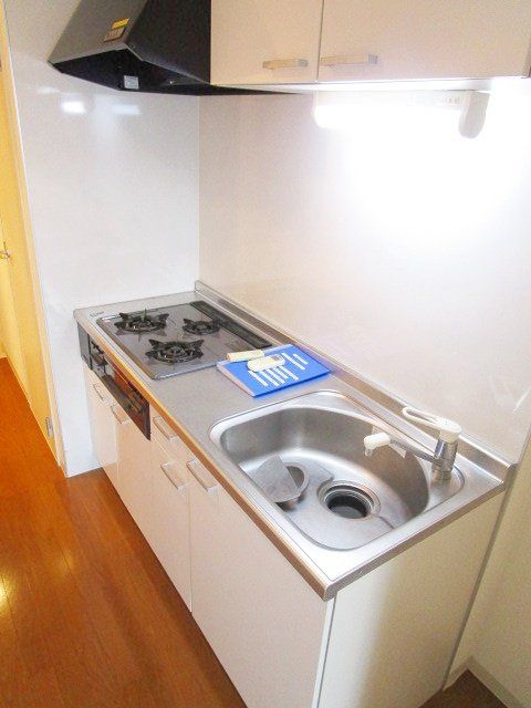 キッチン　3口コンロ付きのシステムキッチンです