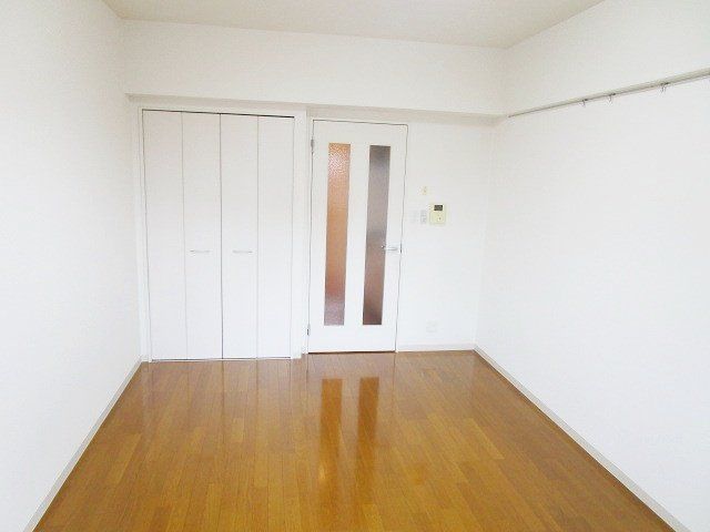その他部屋・スペース　バルコニー側からの居室です
