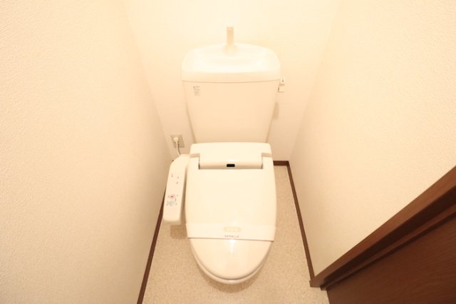 ウインドワードガーデンズ Fのトイレ写真