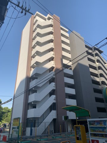 建物外観　京急本線「八丁畷駅」徒歩3分のマンションです。