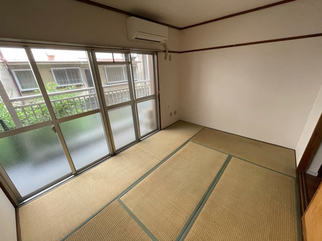 居室・リビング　こちらの居間で趣味の時間をお楽しみください♪