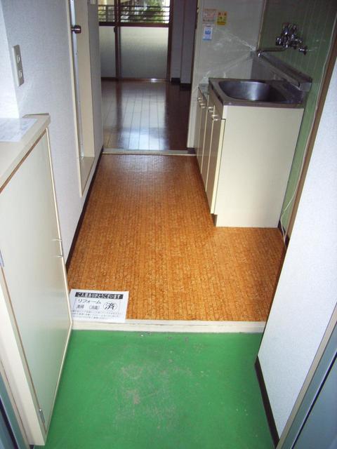玄関　写真は２０８号室