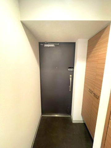 玄関　イメージとして同建物他部屋を表示しています