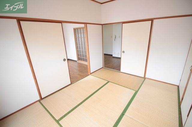 コスモクィーン富田町の内装写真
